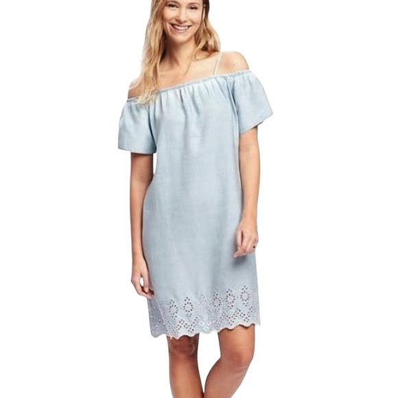 Old Navy Dresses & Skirts - OLD NAVY dress M Eyelet blue chambray cold shoulder EUC